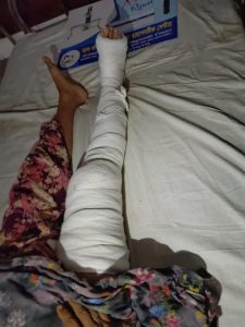 ব্রাহ্মণবাড়িয়ায় সাংবাদিকের বাড়িতে সন্ত্রাসী হামলা: বোমা বিস্ফোরণ, ভাঙচুর, লুটপাট ও বৃদ্ধা মায়ের হাত-পা ভেঙে দিয়েছে হামলাকারীরা