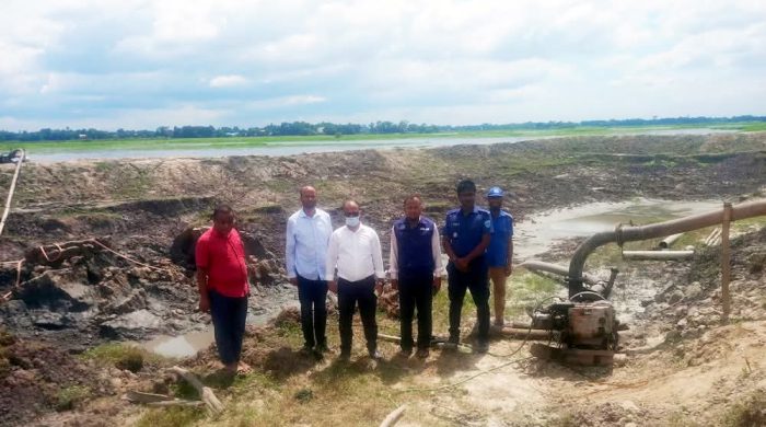 ব্রাহ্মণবাড়িয়ার আখাউড়ায় কৃষি জমি থেকে মাটি কাটার ঘটনায় এক ব্যক্তিকে ৫০ হাজার টাকা জরিমানা করেছেন ভ্রাম্যমাণ আদালত।