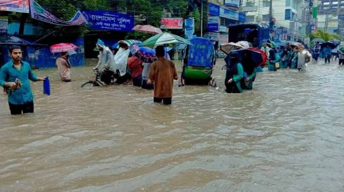 ইতোমধ্যে কুমিল্লা জেলার দক্ষিণ অংশের এলাকাগুলো এবং ফেনী জেলার বেশিরভাগ এলাকায় পানি জমতে শুরু করেছে
